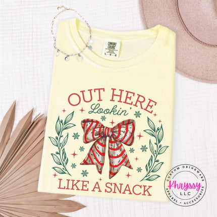 Banana Comfort Colors tee with the Lookin Like A Snack candy cane bow.