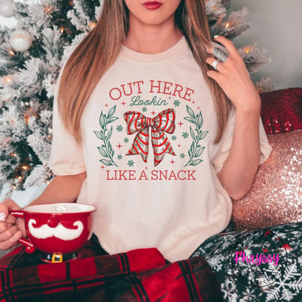 Ivory Comfort Colors tee with the Lookin Like A Snack candy cane bow.