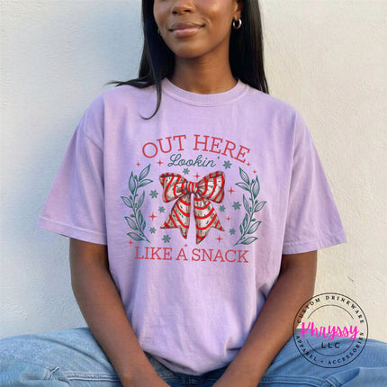 Orchid Comfort Colors tee with the Lookin Like A Snack candy cane bow.