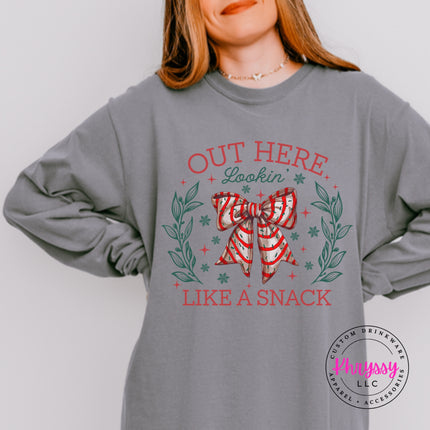 Grey long sleeve tee with the Lookin Like A Snack candy cane bow.