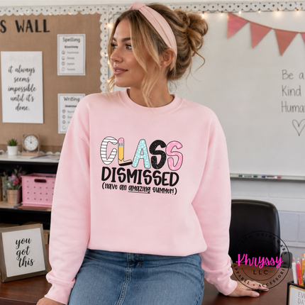 Light pink crewneck showing a pastel have an amazing summer print.