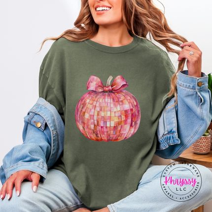 Sage tee with the sparkly pink pumpkin with bow graphic