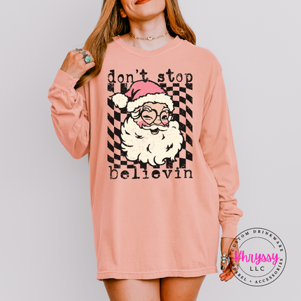 Close up of the retro believing Santa art on a Peachy long sleeve tee.