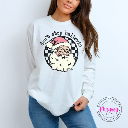 Flat lay of the retro believing Santa Christmas long sleeve tee in White.