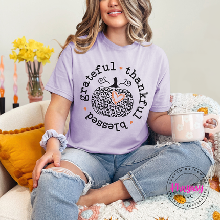 Orchid tee with the fall leopard pumpkin with heart print