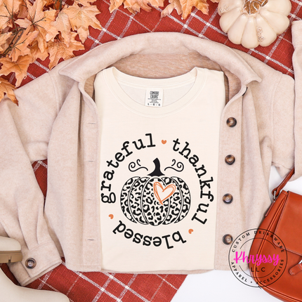 Ivory tee with a leopard print pumpkin design.