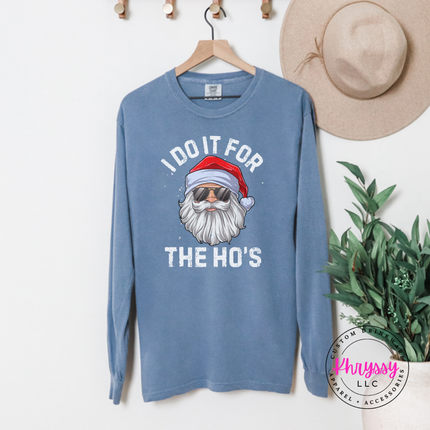 Model wearing the funny sunglasses Santa long sleeve tee in Blue Jean.