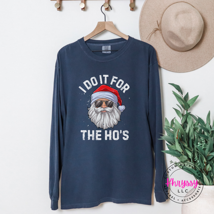 Close up of the funny sunglasses Santa art on a Midnight long sleeve tee.
