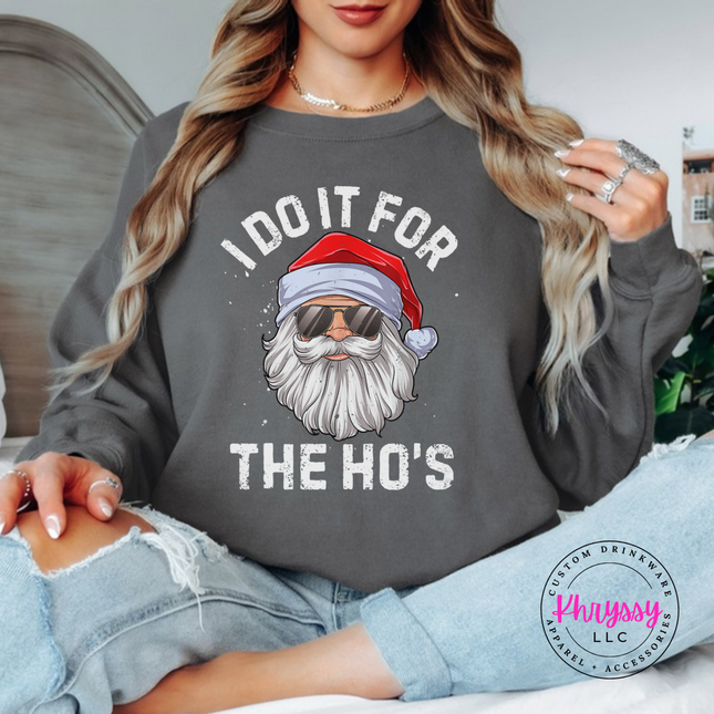 Model wearing the funny sunglasses Santa crewneck sweatshirt in Charcoal.
