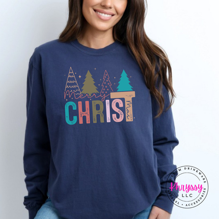 Model wearing the Merry Christ mas long sleeve tee in Midnight.