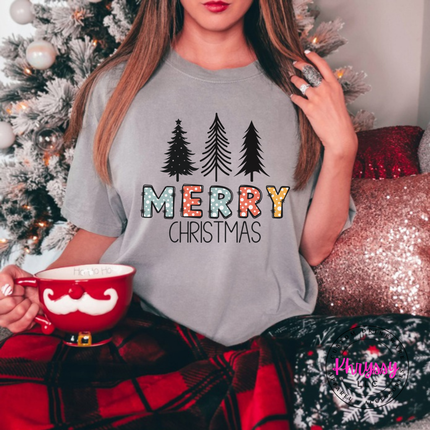 Flat lay of the Merry Christmas pine Christmas tee in Gray.
