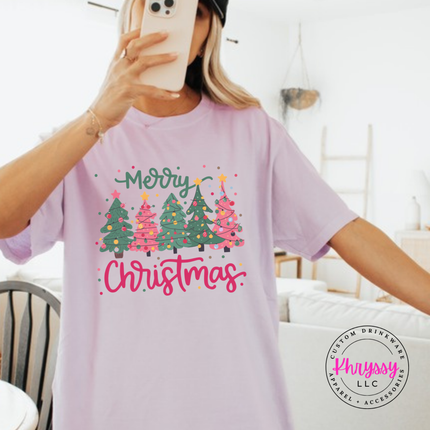 Close up of the Christmas tree art on an Orchid tee.