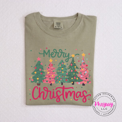 Model wearing the Merry Christmas tree tee in Khaki.